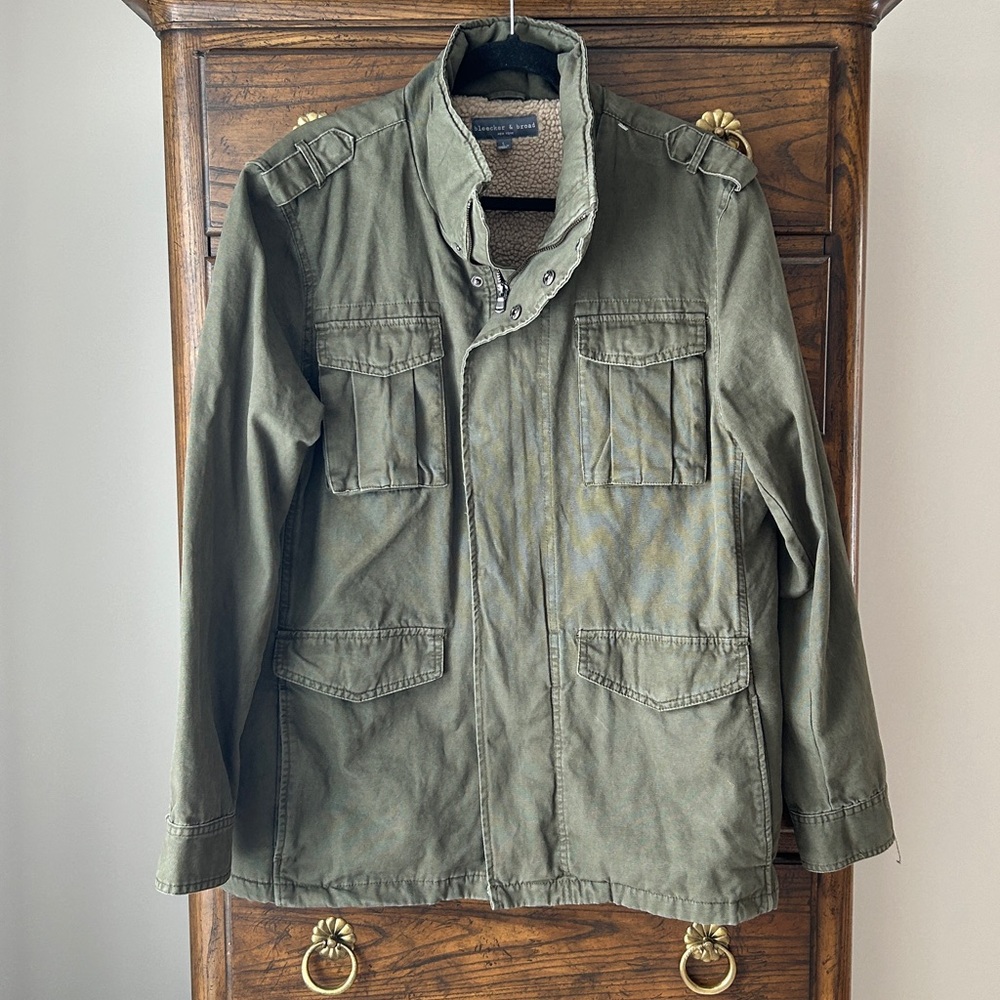 Men’s Vintage-Inspired Olive Military Field Jacket with Sherpa Lining, Size L